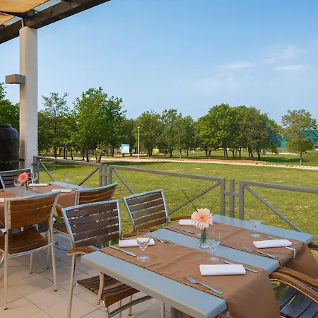 מלון Park Umag 4*